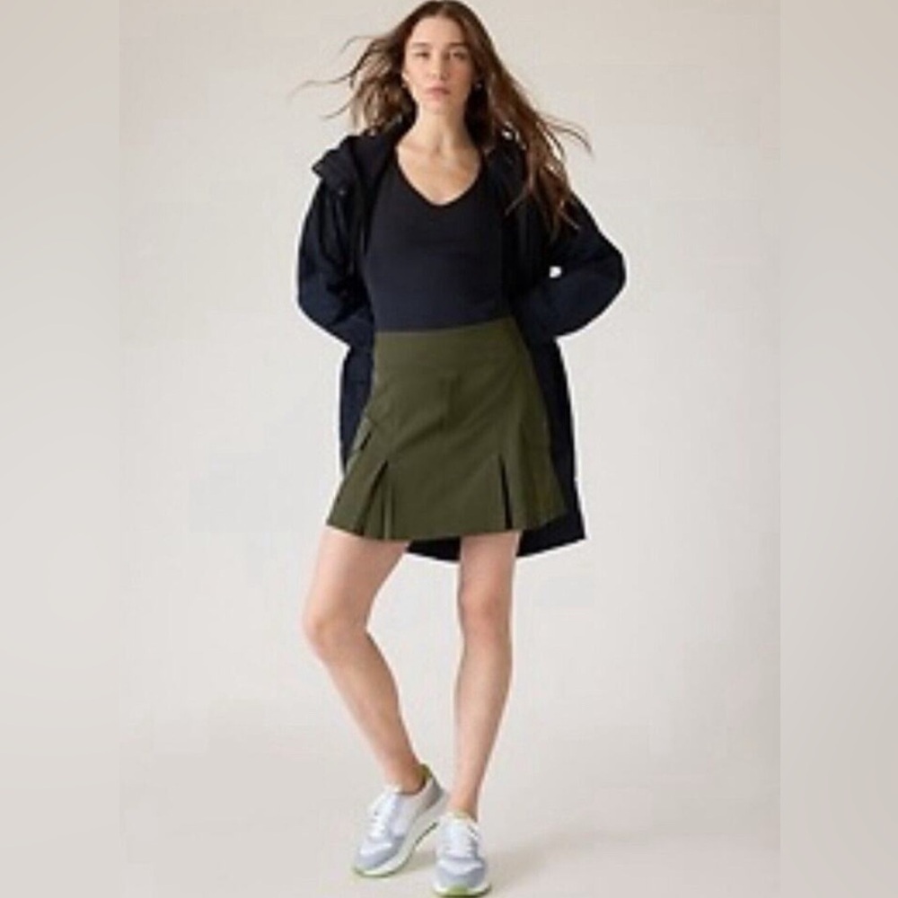 NWT Athleta Endless Cargo Skort Olive Green Size 4.